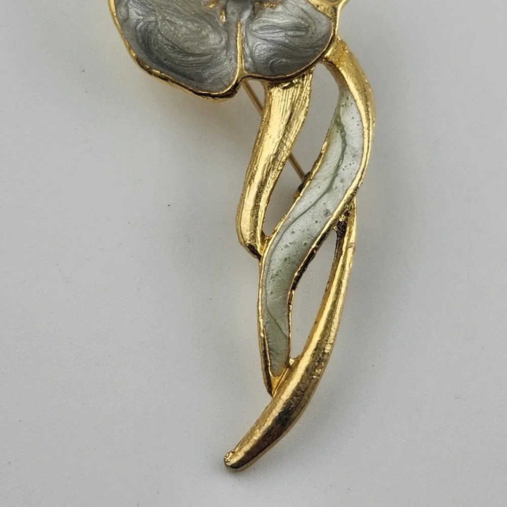 Vintage Gold‎ Tone And Enamel Flower Brooch